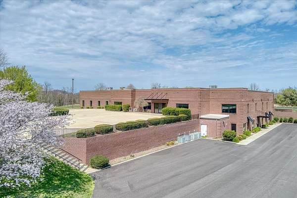 4 Acres of Improved Commercial Land for Sale in Byrdstown, Tennessee