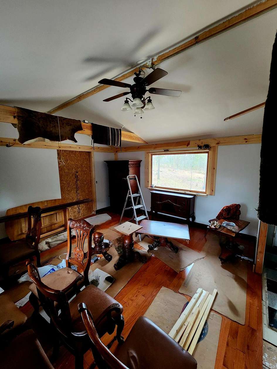 21 Acres of Land with Home for Sale in South Pittsburg, Tennessee