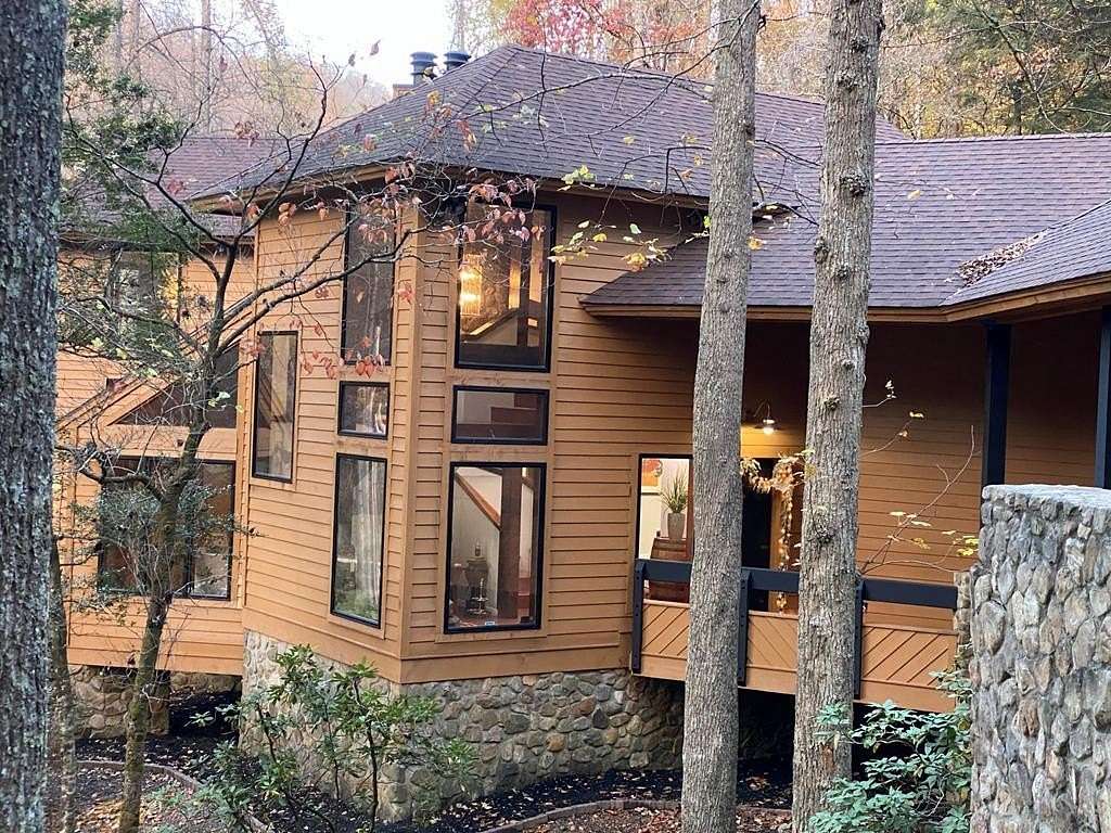 5.33 Acres of Residential Land with Home for Sale in Pikeville, Kentucky