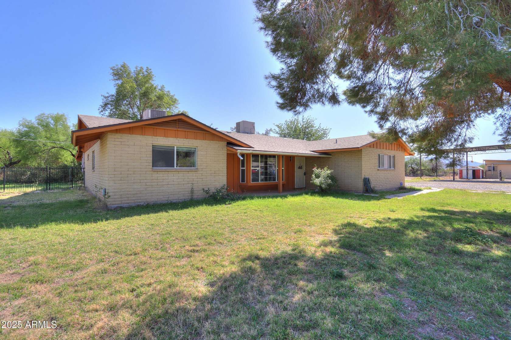 2.16 Acres of Residential Land with Home for Sale in Laveen, Arizona