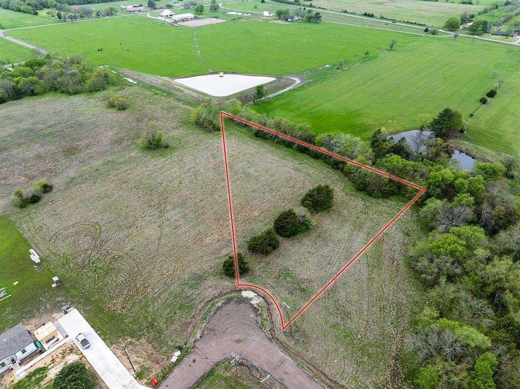 1.5 Acres of Residential Land for Sale in Bonham, Texas