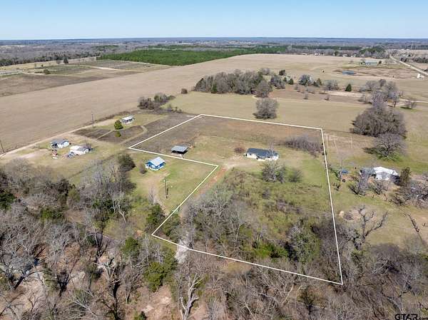 4 Acres of Residential Land with Home for Sale in Mineola, Texas