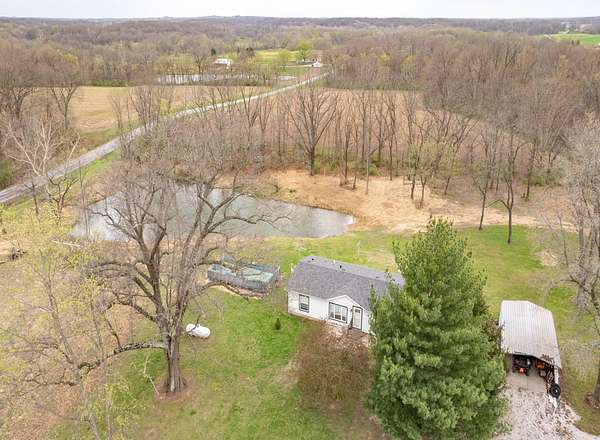 20 Acres of Recreational Land for Sale in Walshville, Illinois