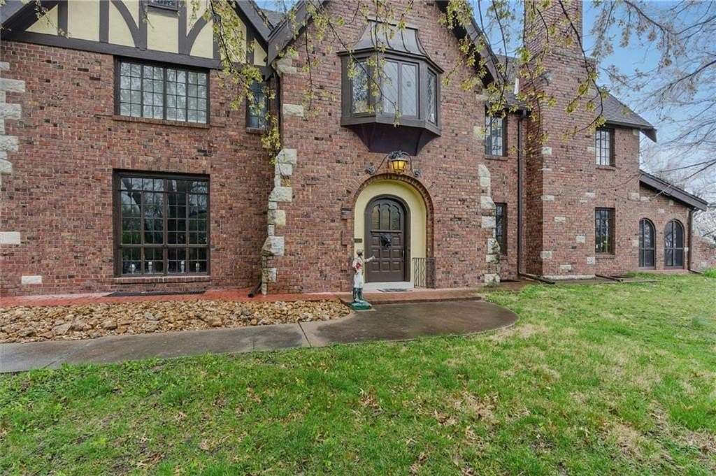 6 Acres of Residential Land with Home for Sale in Excelsior Springs, Missouri