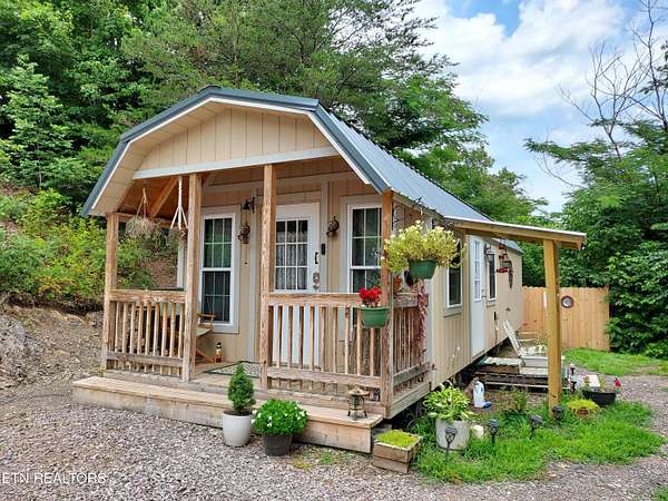 1.65 Acres of Residential Land with Home for Sale in Sneedville, Tennessee