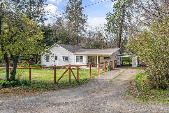 3.14 Acres of Residential Land with Home for Sale in Gold Hill, Oregon