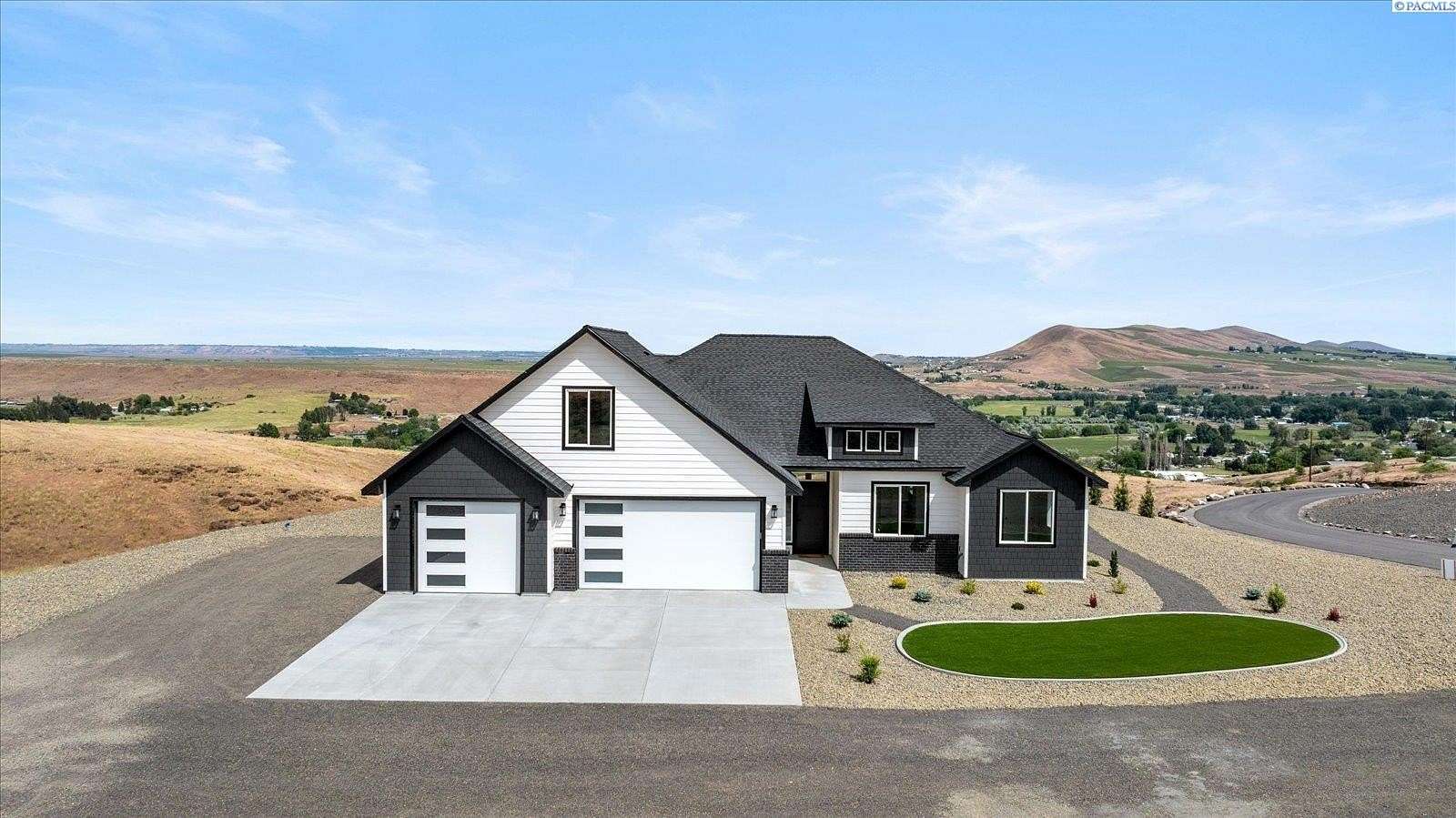 5 Acres of Residential Land with Home for Sale in Benton City, Washington