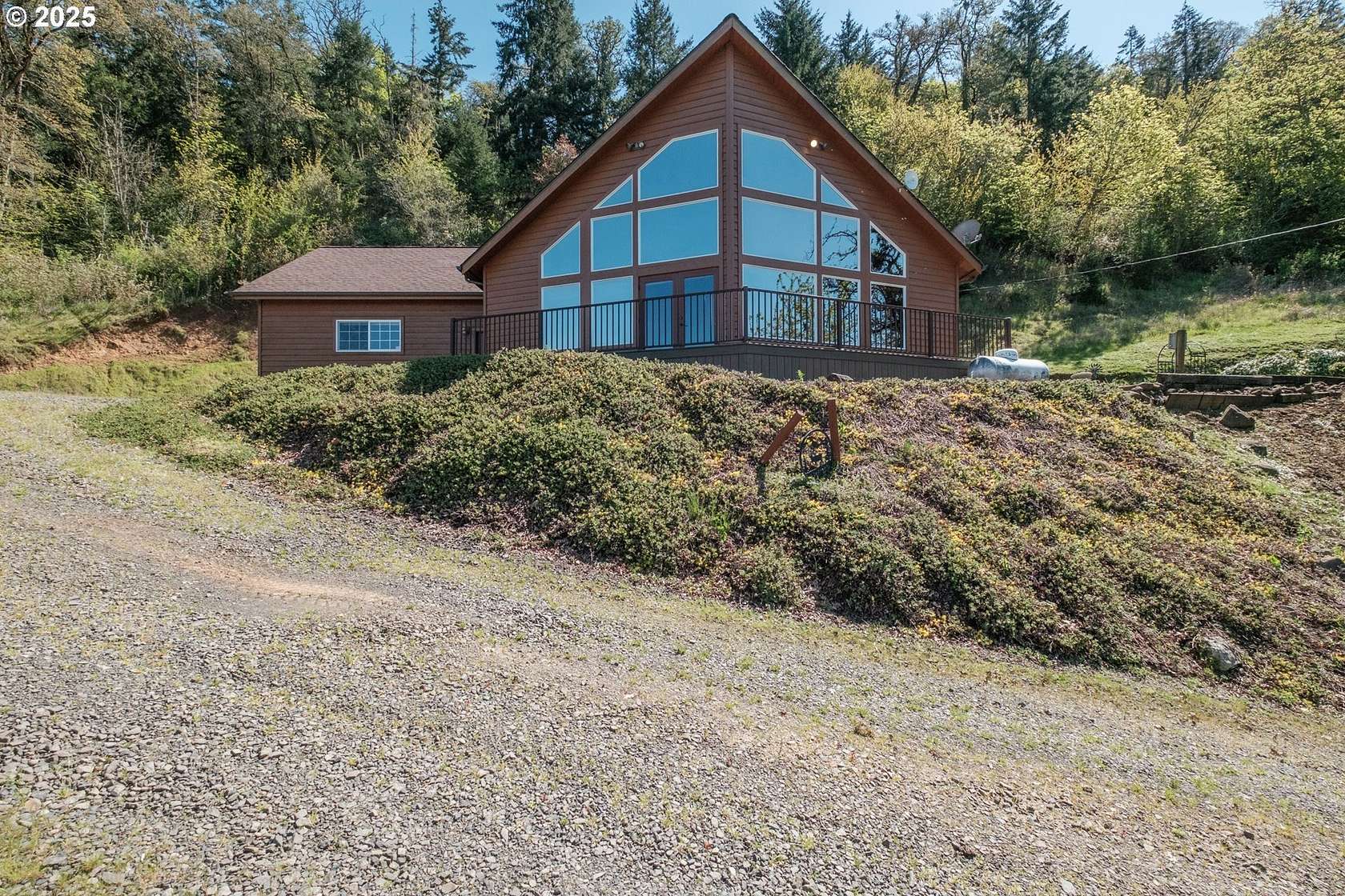 10.3 Acres of Land with Home for Sale in Brownsville, Oregon