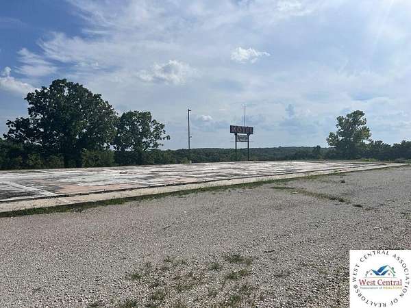 12 Acres of Improved Mixed-Use Land for Sale in Warsaw, Missouri
