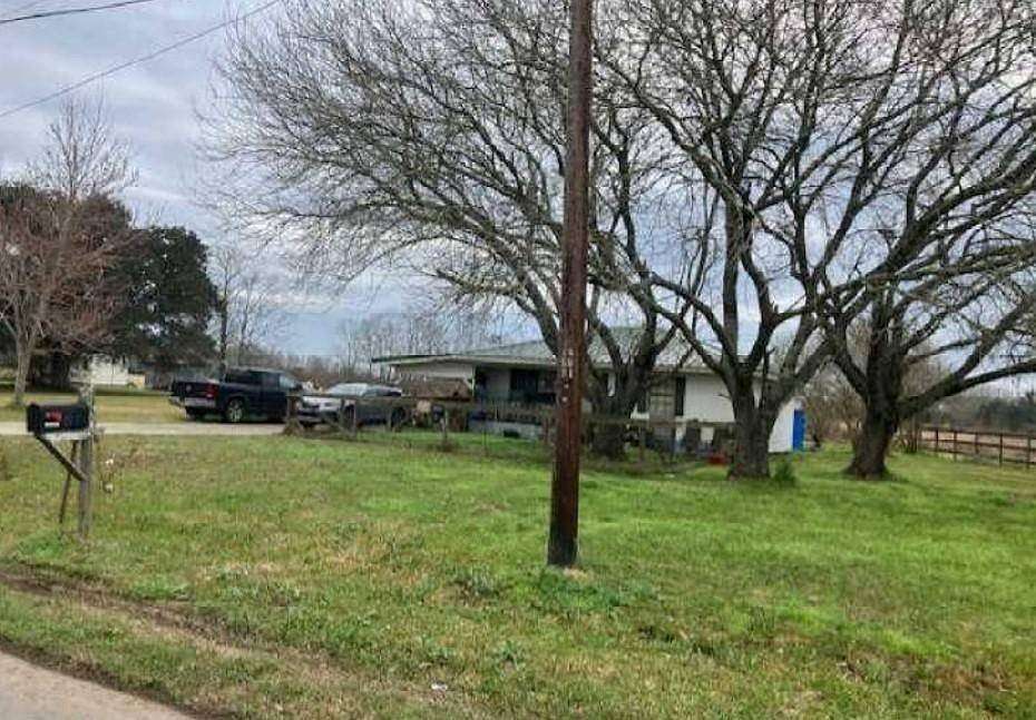 13.9 Acres of Land with Home for Auction in Opelousas, Louisiana