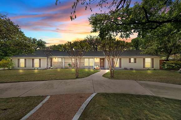 2.82 Acres of Residential Land with Home for Sale in Dalworthington Gardens, Texas