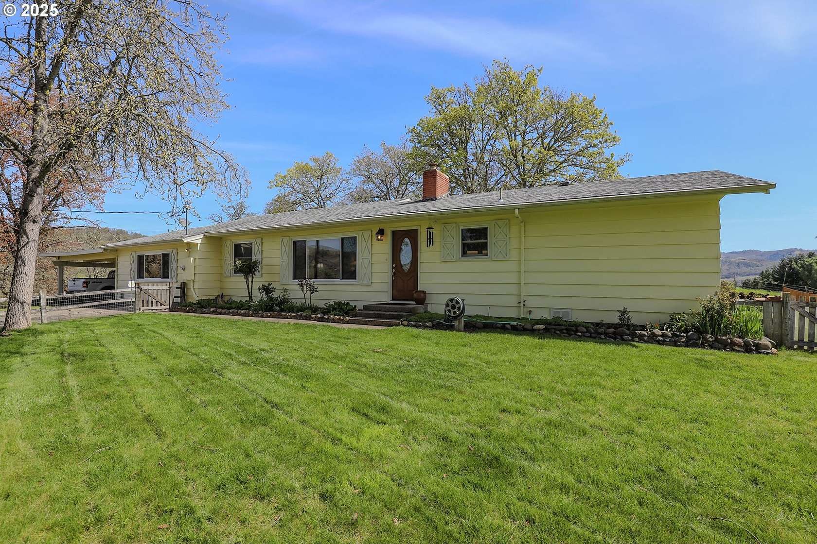 14.7 Acres of Land with Home for Sale in Roseburg, Oregon