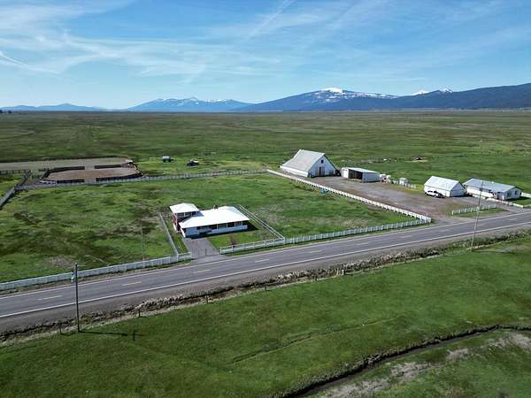1,475 Acres of Land with Home for Sale in Fort Klamath, Oregon