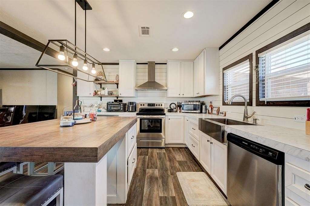 3.79 Acres of Residential Land with Home for Sale in Blanchard, Oklahoma