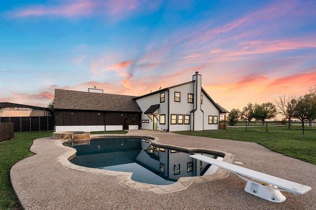 4.59 Acres of Residential Land with Home for Sale in Sanger, Texas