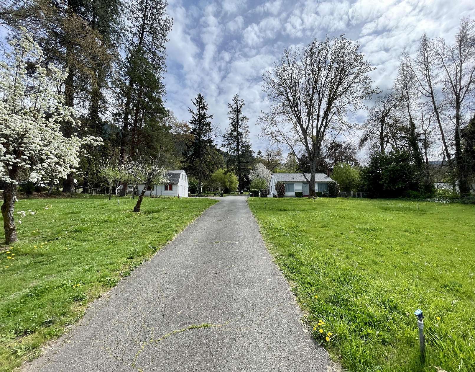 4.87 Acres of Residential Land with Home for Sale in Grants Pass, Oregon