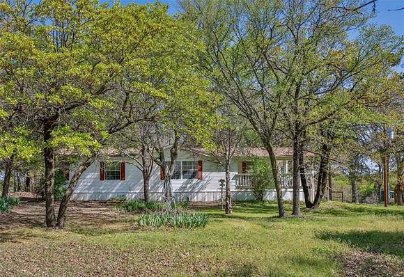 2.46 Acres of Residential Land with Home for Sale in Whitesboro, Texas