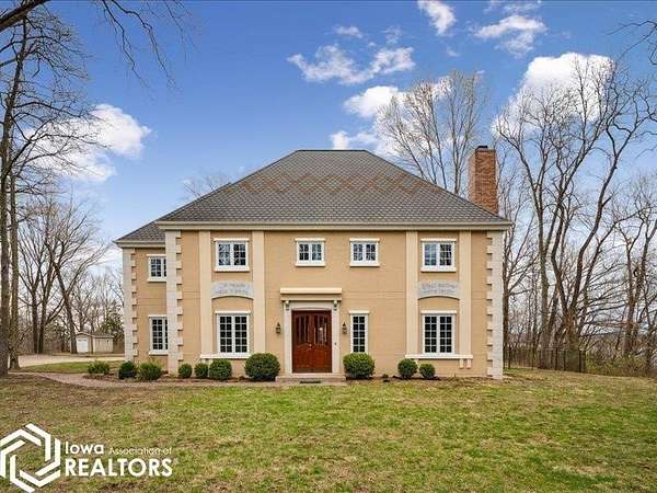 5.82 Acres of Residential Land with Home for Sale in Fort Madison, Iowa