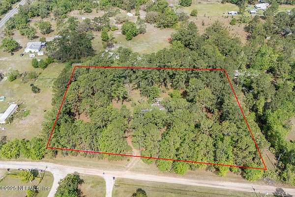 2.5 Acres of Residential Land with Home for Sale in Keystone Heights, Florida