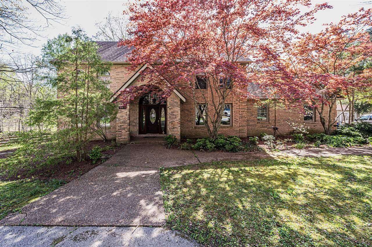 5 Acres of Residential Land with Home for Sale in Bowling Green, Kentucky