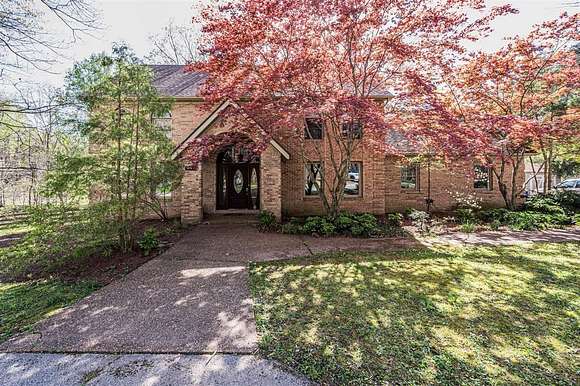 5 Acres of Residential Land with Home for Sale in Bowling Green, Kentucky