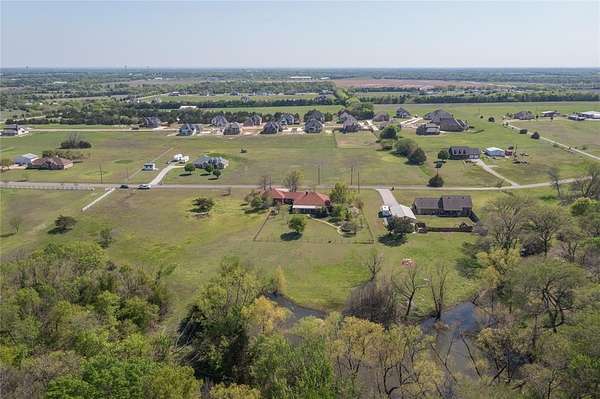 3.69 Acres of Residential Land with Home for Sale in Trenton, Texas