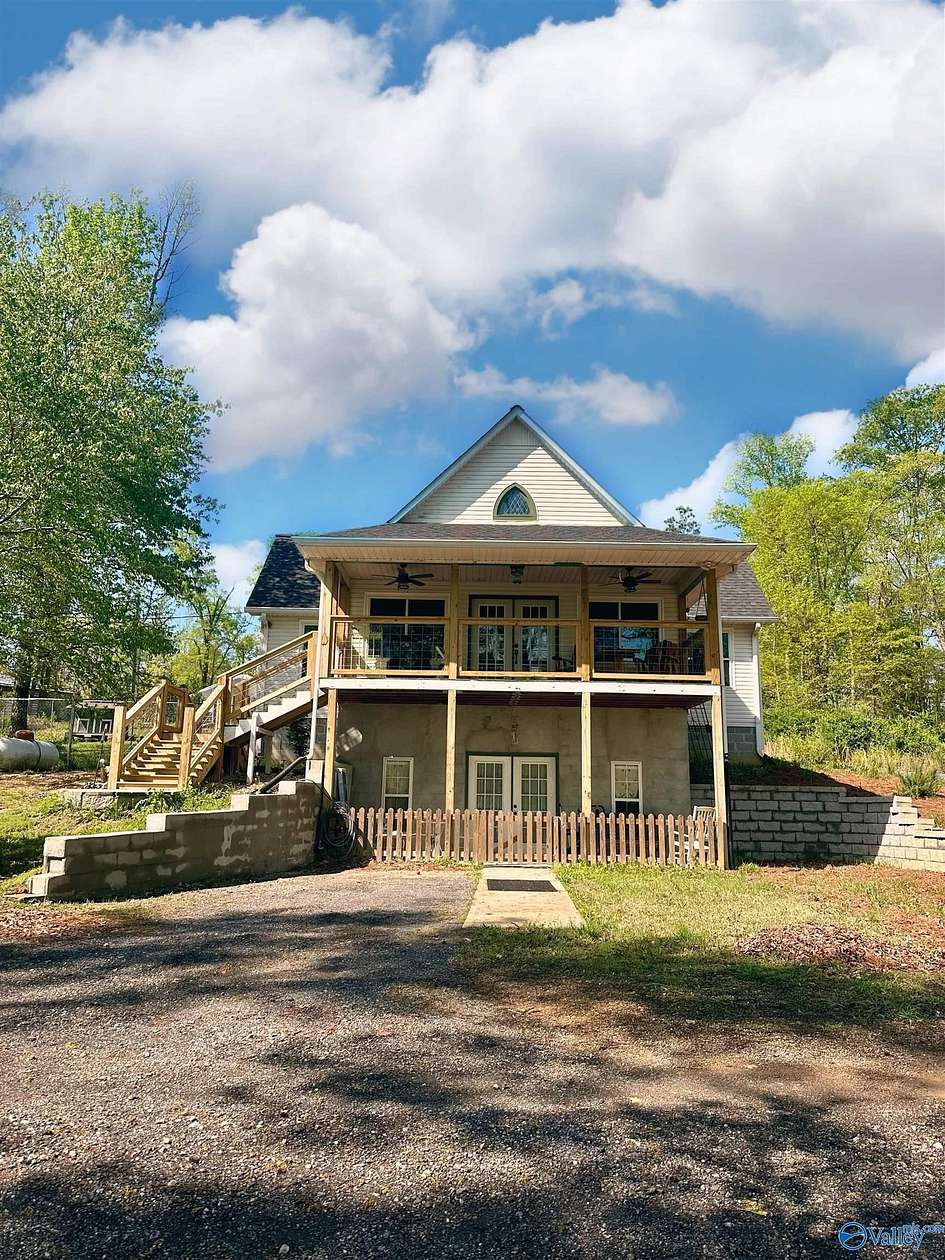 9.8 Acres of Residential Land with Home for Sale in Centre, Alabama