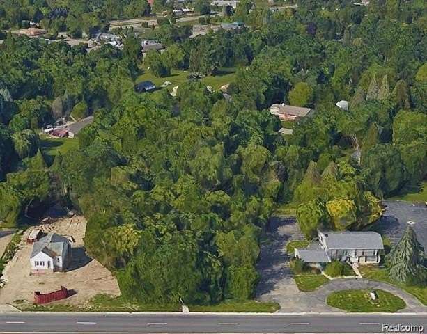 0.85 Acres of Commercial Land for Sale in Grand Blanc, Michigan