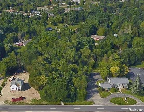 0.85 Acres of Commercial Land for Sale in Grand Blanc, Michigan