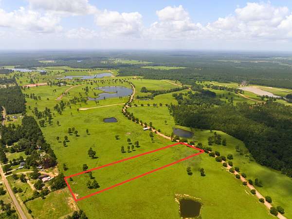 5.55 Acres of Residential Land for Sale in Hillister, Texas