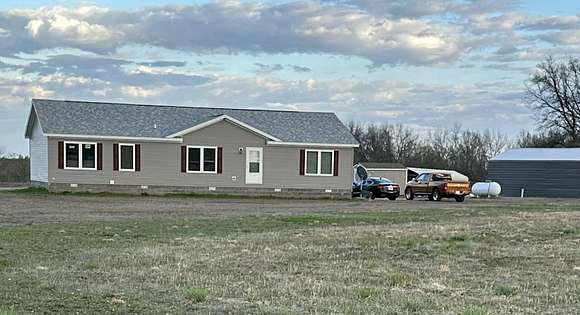 8.8 Acres of Residential Land with Home for Sale in Marshall, Missouri