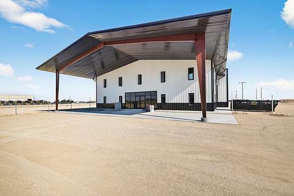 4.5 Acres of Improved Commercial Land for Sale in Odessa, Texas