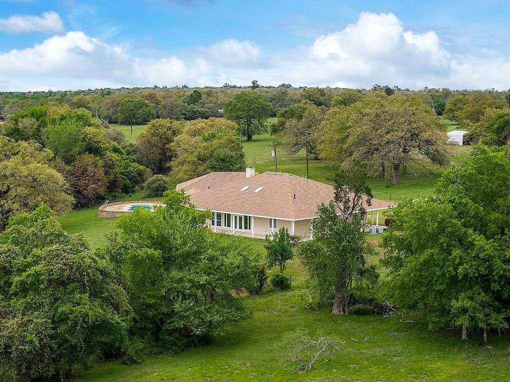 14.6 Acres of Land with Home for Sale in Lexington, Texas