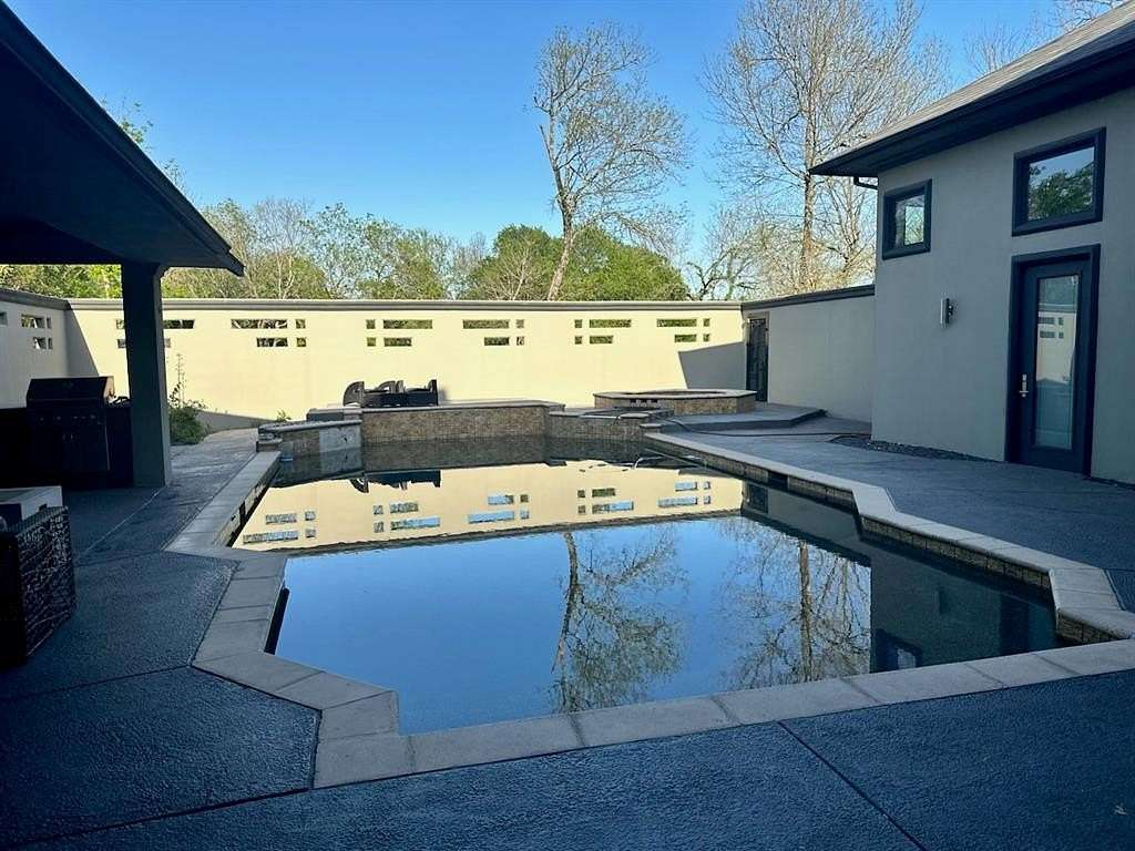 25.7 Acres of Land with Home for Sale in Terrell, Texas