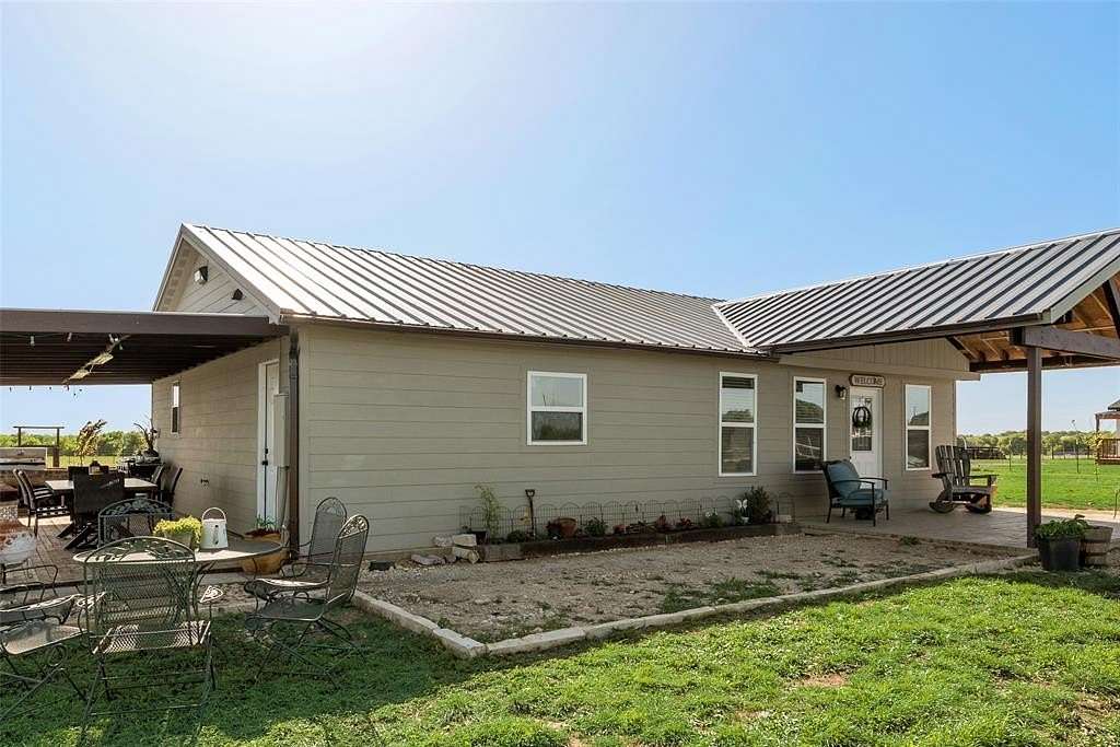 4 Acres of Residential Land with Home for Sale in Itasca, Texas