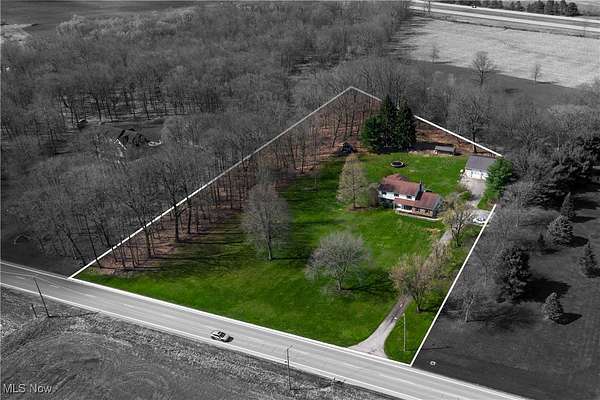3.34 Acres of Residential Land with Home for Sale in Columbiana, Ohio