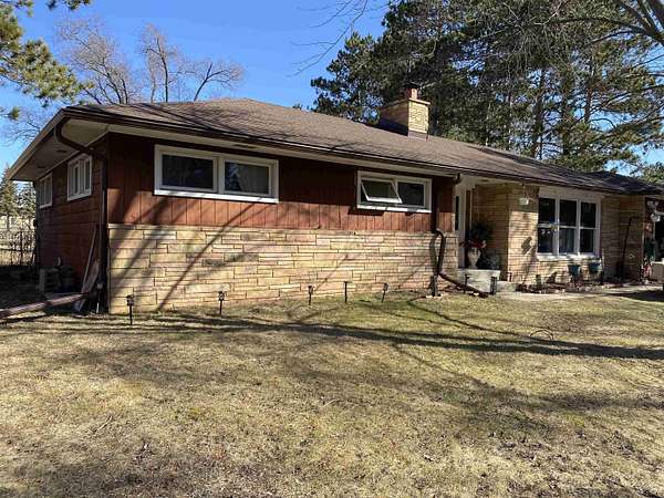 2.9 Acres of Residential Land with Home for Sale in Lake Delton, Wisconsin
