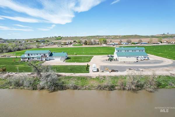 21 Acres of Agricultural Land with Home for Sale in Ontario, Oregon