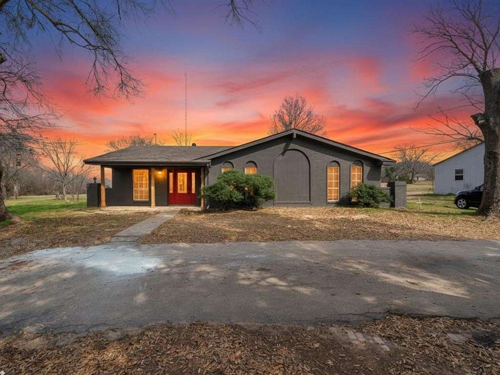 150 Acres of Recreational Land with Home for Sale in Fruitvale, Texas