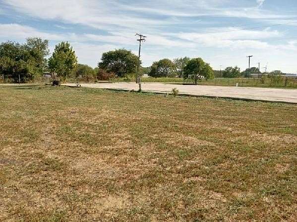 0.67 Acres of Mixed-Use Land for Sale in Hubbard, Texas