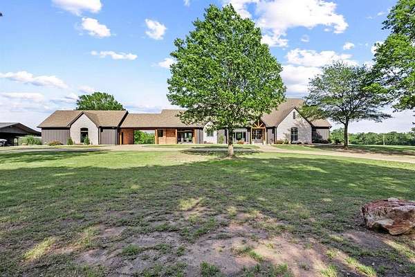 54 Acres of Land with Home for Sale in Paris, Texas