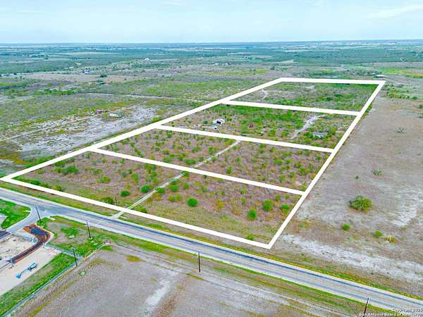 10 Acres of Improved Residential Land for Sale in Falls City, Texas