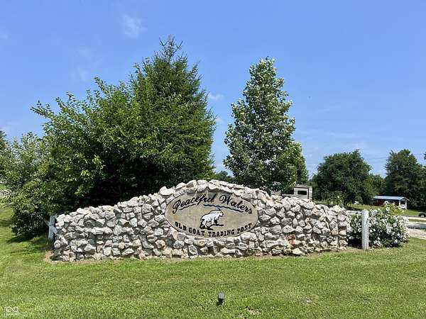 64.6 Acres of Land with Home for Sale in Bloomingdale, Indiana