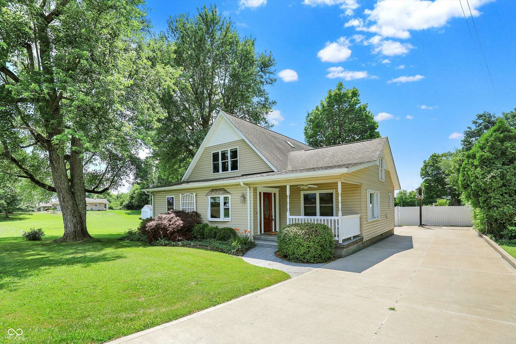 2.24 Acres of Residential Land with Home for Sale in Bargersville, Indiana