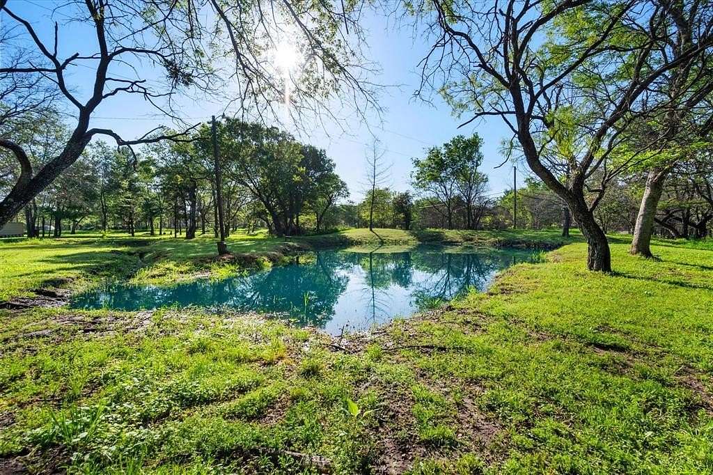 6.1 Acres of Residential Land with Home for Sale in Corsicana, Texas