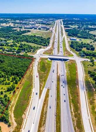 1.5 Acres of Mixed-Use Land for Sale in Weatherford, Texas