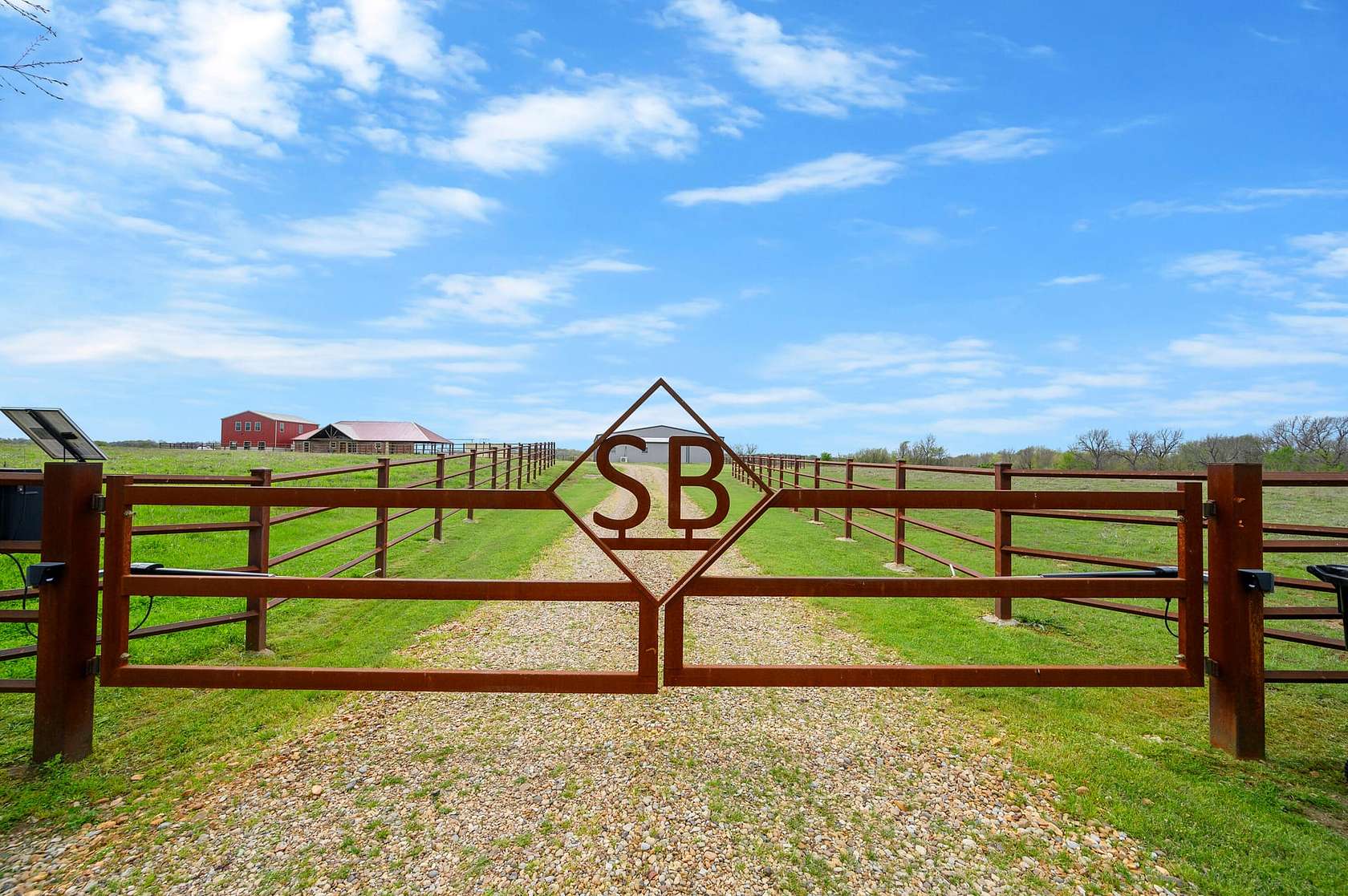 580 Acres of Land with Home for Sale in Hugo, Oklahoma