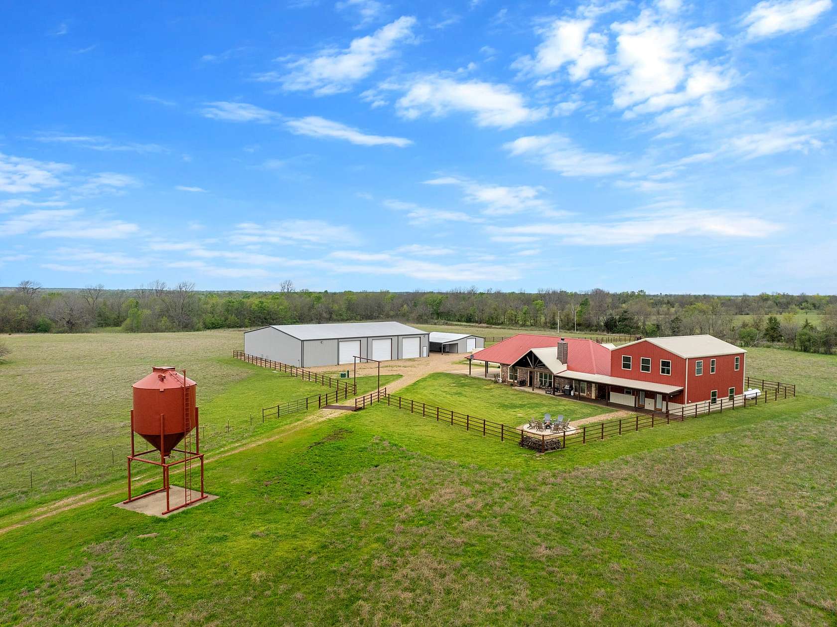 580 Acres of Land with Home for Sale in Hugo, Oklahoma