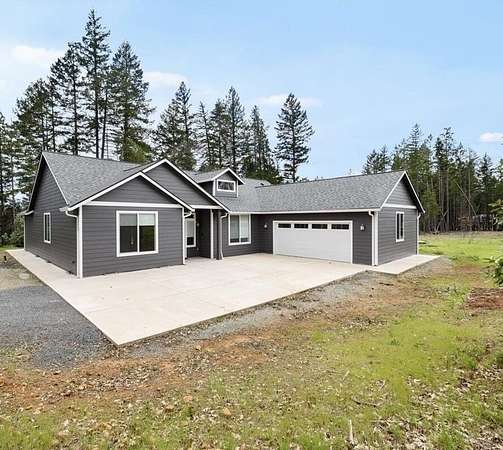 3 Acres of Land with Home for Sale in Merlin, Oregon