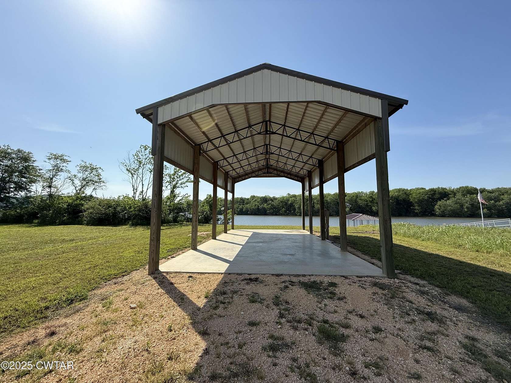 Land for Sale in Clifton, Tennessee